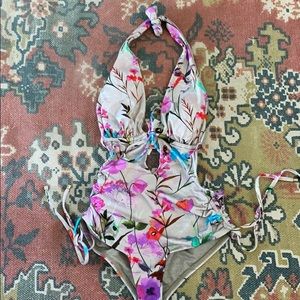 VITAMIN A ONE PIECE SWIMSUIT XS NWT FLORAL